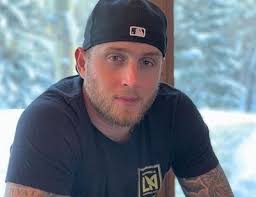 Actor, chet hanks (son of tom hanks), joins the boys to unveil the truth about the tom hanks x qanon conspiracy, how being kidnapped led him to god, why he can't watch his dad's movies, 2. Chet Hanks Wiki Age Height Weight Biography Girlfriend More