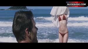 Beau Garrett Bare Tits on Beach – Turistas (1:01) | NudeBase.com