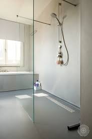 So Etwas Hat Die Welt Noch Nicht Gesehen Eine Wand Aus Stein Die Aus Einem Stuck Besteht Wasserdicht Sogar In D Badkamer Badkamer Gietvloer Badkamer Vloer