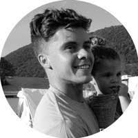 Kristian Moon's Instagram, Twitter & Facebook