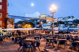 The city itself isn't very populous (about 300,000 inhabitants), but the porto metropolitan area (greater porto) has some 2,500,000 inhabitants in a 50km radius. Porto Portugal Retiring Cost Of Living And Lifestyle Information 2021