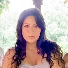 Julie Viera's Instagram, Twitter & Facebook