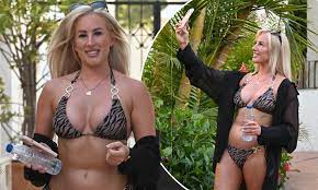 Bikini-clad MAFS UK star Morag Crichton reveals she 'loves stripping off'  as she promotes OnlyFans | Daily Mail Online