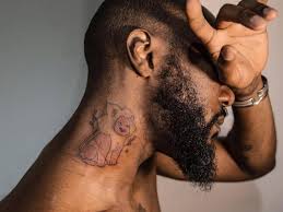 Couleurs Sur Peaux Noires La Fin D Un Diktat Dans L Univers Du Tatouage