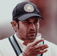 Can you guess the superstar who just walked in? 😏Hint: height kam hai but  his movies are always Superhit! ✨