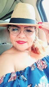 Me dijeron doña Rosy usted ya está muy viejita para andar haciendo el  ridículo que no se cansa me dijeron Y yo le dije al que me dijo pues vas a  ver