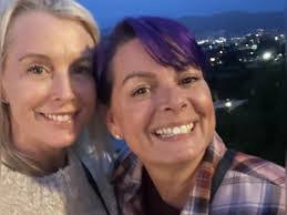 Laurie Barrick's Instagram, Twitter & Facebook