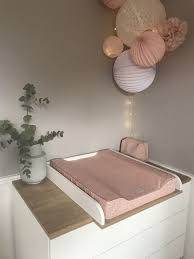 Chambre Rose Pastel Et Blanche Avec Un Kit De Lampions Pour Fille Chambre Rose Pastel Decoration Chambre Bebe Chambre Pastel