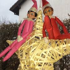 Sternenreiter Ich Habe Dieses Jahr Bisher Echt Wenig Deko Das Kuchenfenster Noch Gar Nicht Dekoriert Auch Im Blog Hang Kuche Fenster Dekorieren Kuchenfenster