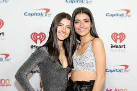 Enjoy charli's live 40 min 2020 sound bites performance! Charli D Amelio Losing Followers Is Because Of This Recent Family Video Teen Vogue