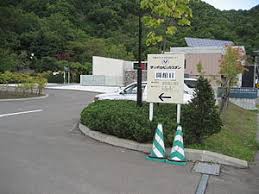 蝦夷通詞（アイヌ語通訳）の 上原熊次郎 は、寛政4年（ 1792年 ）に刊行されたアイヌ語の辞書『 もしほ草 』（書名は蝦夷方言とも）の著者として知られており、自筆稿本である『 蝦夷語集 』（ 国立公文書館 所蔵）や『 蝦夷地名考並里程記 』（ 東京国立博物館 所蔵）が伝わっている。 ã‚¢ã‚¤ãƒŒèªž Wikipedia