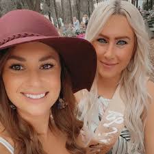 Tammy Blunt's Instagram, Twitter & Facebook