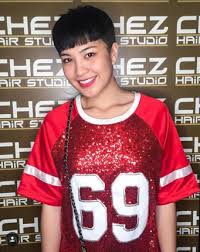 Menurutnya, janna nick yang memegang watak utama sebagai leftenan zana, turut mengorbankan rambutnya untuk dipotong pendek supaya dapat menjayakan watak terbabit. Why Jadi Tomboy Balik Peminat Sedih Janna Nick Kini Berambut Pendek Media Hiburan