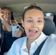 Kelly Wessling's Instagram, Twitter & Facebook