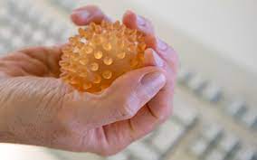 يعاني ثلاثة أرباع سكان الكرة الأرضية من التوتر و القلق حسب تقديرات منظمة الصحة العالمية أن كل منزل بالعالم يوجد بيه شخص مصاب بالتوتر ليس هناك حد معين أو عمر معين للإصابة بالقلق و التوتر و لكن الأصعب من ذلك تطور الأمر للوصول إلى. ØªÙ…Ø§Ø±ÙŠÙ† Ù„Ù„ØªØºÙ„Ø¨ Ø¹Ù„Ù‰ Ù…ØªØ§Ø¹Ø¨ Ø§Ù„Ø¹Ù…Ù„ Ø§Ù„Ù…ÙƒØªØ¨ÙŠ Ø­ÙŠØ§ØªÙ†Ø§ Ù…Ù„Ø§Ù…Ø­ Ø§Ù„Ø¥Ù…Ø§Ø±Ø§Øª Ø§Ù„ÙŠÙˆÙ…