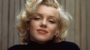 She died of a drug overdose in 1962 at the age of 36. Marilyn Monroe Portrait Einer Ikone