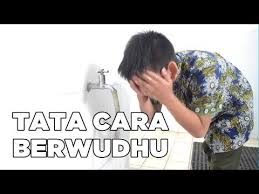 Anak lagi ujian praktek tata cara berwudhu ala adzkia sukabumi smoga bisa bermanfaat untuk temen yg mempunyai anak di rumah. Tata Cara Berwudhu Untuk Anak Anak Youtube