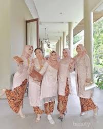 5 Inspirasi Kebaya Untuk Si Tubuh Gemuk Agar Terlihat Lebih Singset