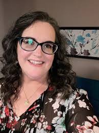 Laura Manner's Instagram, Twitter & Facebook