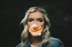 Cleo Thorne's Instagram, Twitter & Facebook