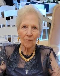 Elizabeth Devoe's Instagram, Twitter & Facebook