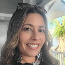 Are there any spas in south Lakeland that have a Spanish speaking masseuse?