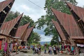 Ethnic groups in indonesia are often associated with their own distinctive form of rumah adat the houses are at the centre of a web of customs. Menengok Ruma Bolon Rumah Adat Batak Sarat Simbol