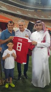 وأعلن مدرب الاتحاد فابيو كاريلي عن تشكيلة الفريق الرسمية أمام الرجاء وجاءت على النحو التالي: Ù†Ø§Ø¯ÙŠ Ø§Ù„ÙˆØ­Ø¯Ø© Ø§Ù„Ø³Ø¹ÙˆØ¯ÙŠ Twitter àªªàª° Ø£Ù‡Ø¯Ù‰ Ø§Ù„ÙƒØ§Ø¨ØªÙ† Ø­Ø§ØªÙ… Ø®ÙŠÙ…ÙŠ Ø±Ø¦ÙŠØ³ Ø§Ù„Ù†Ø§Ø¯ÙŠ ÙˆØ¨Ø­Ø¶ÙˆØ± Ù†Ø§Ø¦Ø¨Ù‡ Ø§Ù„ÙƒØ§Ø¨ØªÙ† Ø¹Ø¨Ø¯ Ø§Ù„Ù„Ù‡ Ø®ÙˆÙ‚ÙŠØ± ÙˆØ§Ù„ÙƒØ§Ø¨ØªÙ† Ø¹ØµÙ…Øª Ø¨Ø§Ø¨ÙƒØ± ÙˆÙ…Ø¯Ø±Ø¨ Ø§Ù„ÙØ±ÙŠÙ‚ ÙØ§Ø¨ÙŠÙˆ ÙƒØ§Ø±ÙŠÙ„ÙŠ Ù‚Ù…ÙŠØµ Ø§Ù„ÙØ±ÙŠÙ‚ Ù„Ù„Ù†Ø¬Ù… Ø§Ù„Ø¹Ø§Ù„Ù…ÙŠ ÙˆÙ‚Ø§Ø¦Ø¯Ø§Ù„Ù…Ù†ØªØ®Ø¨ Ø§Ù„Ø¨Ø±Ø§Ø²ÙŠÙ„ÙŠ Ù†ÙŠÙ…Ø§Ø± ÙˆØ§ÙŠØ¶Ø§