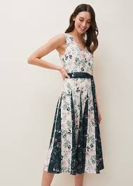 It is simple yet fashionable to wear especially for the casual style. Bernita Floral Fit And Flare Dress Phase Eight