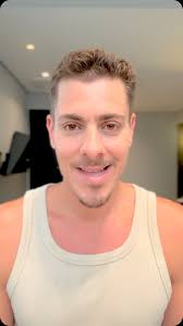 Está no ar o clipe “Pairará”, de @filipetoca, que tive o prazer de escrever  e dirigir. Agradeço de coração a todos que embarcaram nessa aventura, foi  suado mas valeu a pena! Este