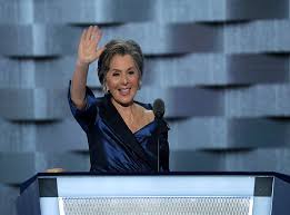Senator barbara boxer was shoved from behind and robbed of her cellphone in downtown oakland on monday, a message from her twitter account said. Hpw0kkygkxlcem