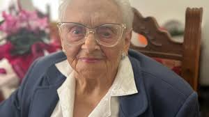 Nonna Lena, storica barista sotto i portici di Canale, ha cento anni