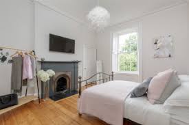 This shell pink adds a warmer, more feminine feel that blends with neutrals without creating a contrast. 75 Beautiful Grey And Pink Bedroom Ideas Designs May 2021 Houzz Uk