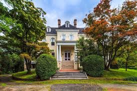 514 Amherst St Winchester Virginia 22601 7 Bedroom 7 Bath Built 1872 4 15 Acres 1 800 000 Selma Circa 1872 Is A Historic Mansion Mansions Mansions For Sale