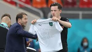 Lainer held up a white shirt … Pesan Emosional Striker Austria Untuk Eriksen Di Euro 2020