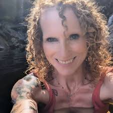 After things going a bit tits up last night I parked up in Perth opened my  window first thing I saw ) bliss 🤣🤣