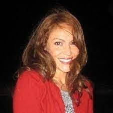 Holly Clinger's Instagram, Twitter & Facebook