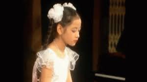 Cô được công chúng biết đến sau khi lọt vào top 20 của miss teen vietnam 2009. Chi Pu Little Girl Gif Chipu Littlegirl Young Discover Share Gifs