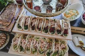Hochzeits Catering Taco Bar Voll Im Trend Und Passt Sich Perfekt Ins Hochzeits Buffet Ein Hochzeits Catering Catering Lebensmittel Essen