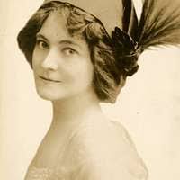 Edna Covey's Instagram, Facebook & TikTok