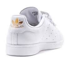 Tennis blanche à lacets ou à scratch du 28 au 46, elle est, aujourd'hui, avec les adidas superstar, iconique. Adidas Stan Smith A Scratch Femme 38