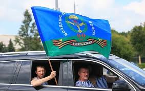 Мы собрали для вас очень красивые картинки с днем вдв с поздравлениями и прикольные, которые вы можете скопировать с нашего сайта совершенно бесплатно и отправить. V Moskve Desantniki Prazdnuyut Den Vdv Foto Novosti Moskva Metro