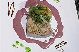 Milhojas de bacalao y patata con vinagreta de balsámico y cítricos. Alta Cocina El Gourmet