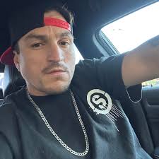 What happens when disconnecting a blown door speaker from a 4 channel amp?