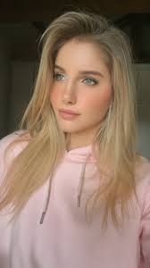 Tell me my eyes are pretty 🍒