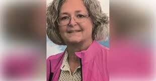 Mae Lemon's Instagram, Twitter & Facebook