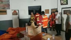 Dijelaskannya, dengan besarnya skala kebakaran itu dan lokasi kebakaran berdampingan langsung dengan mapolsek kota pinang, pihaknya sempat mengevakuasi tahanan di polsek kota pinang ke lapas kota pinang sebagai langkah antisipasi. Nsnshq9pjpln4m