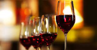 Se anche per te non esiste champagne ma solo vino, allora sei nel posto giusto. Frasi Sul Vino Le 100 Piu Celebri E Divertenti