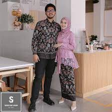 Bermotif kain nusantara, sejumlah pilihan dihadirkan dengan potongan yang modern dan kekinian, seperti. Harga Baju Couple Kondangan Terbaik Batik Kebaya Pakaian Wanita Juni 2021 Shopee Indonesia