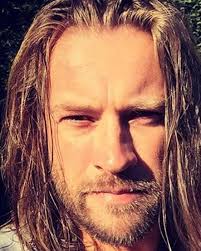 Mannen met lang haar